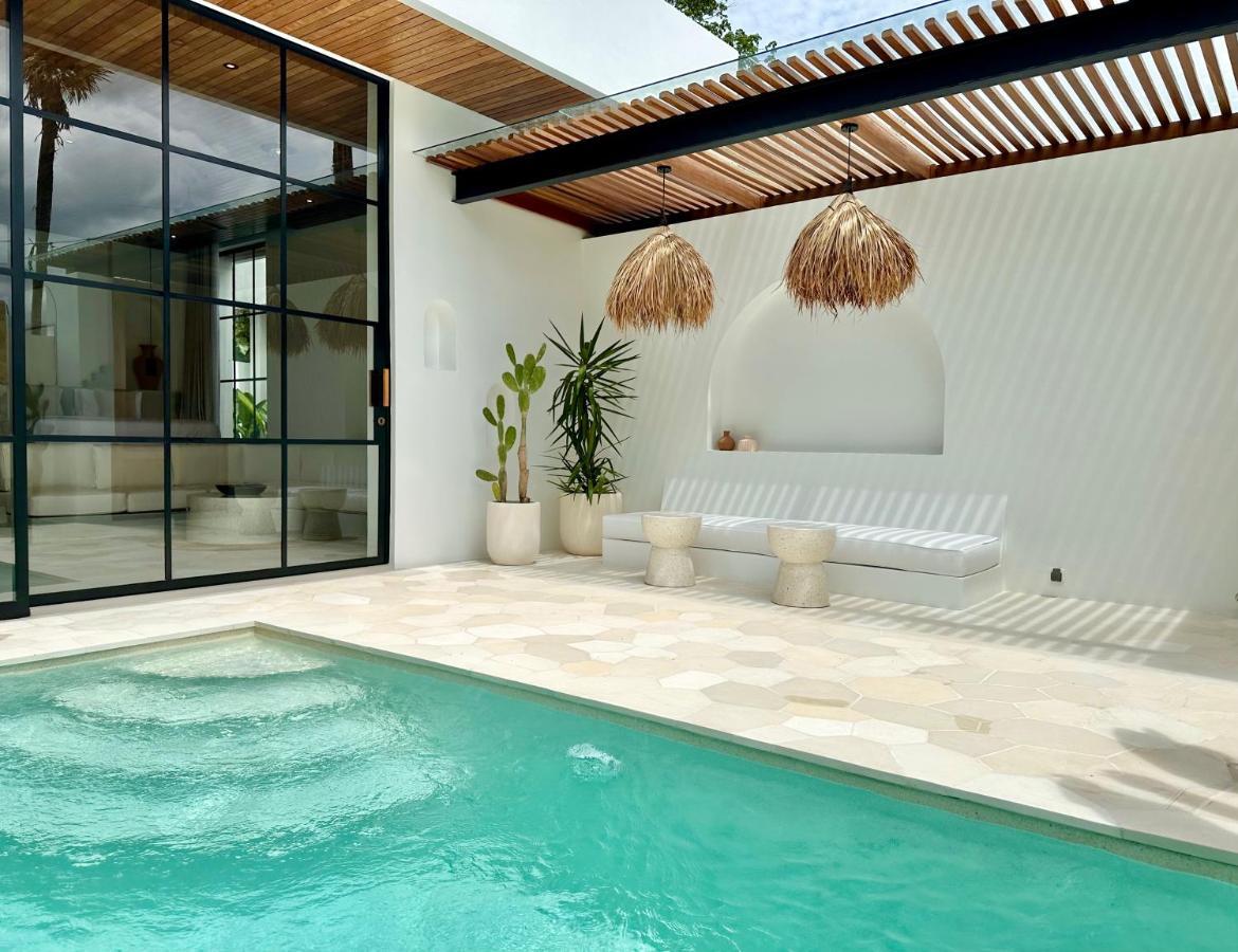 The Suites By The Young Villas Uluwatu Kültér fotó