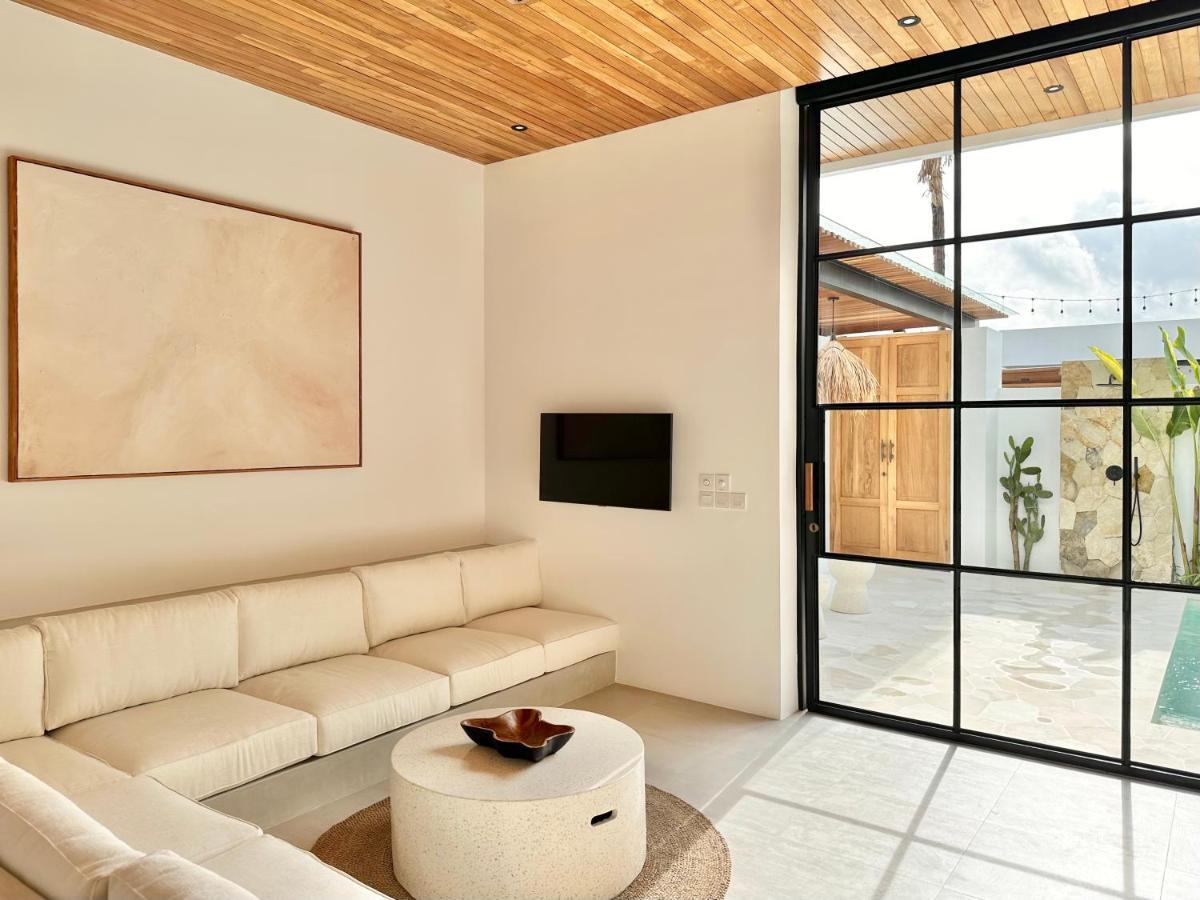 The Suites By The Young Villas Uluwatu Kültér fotó