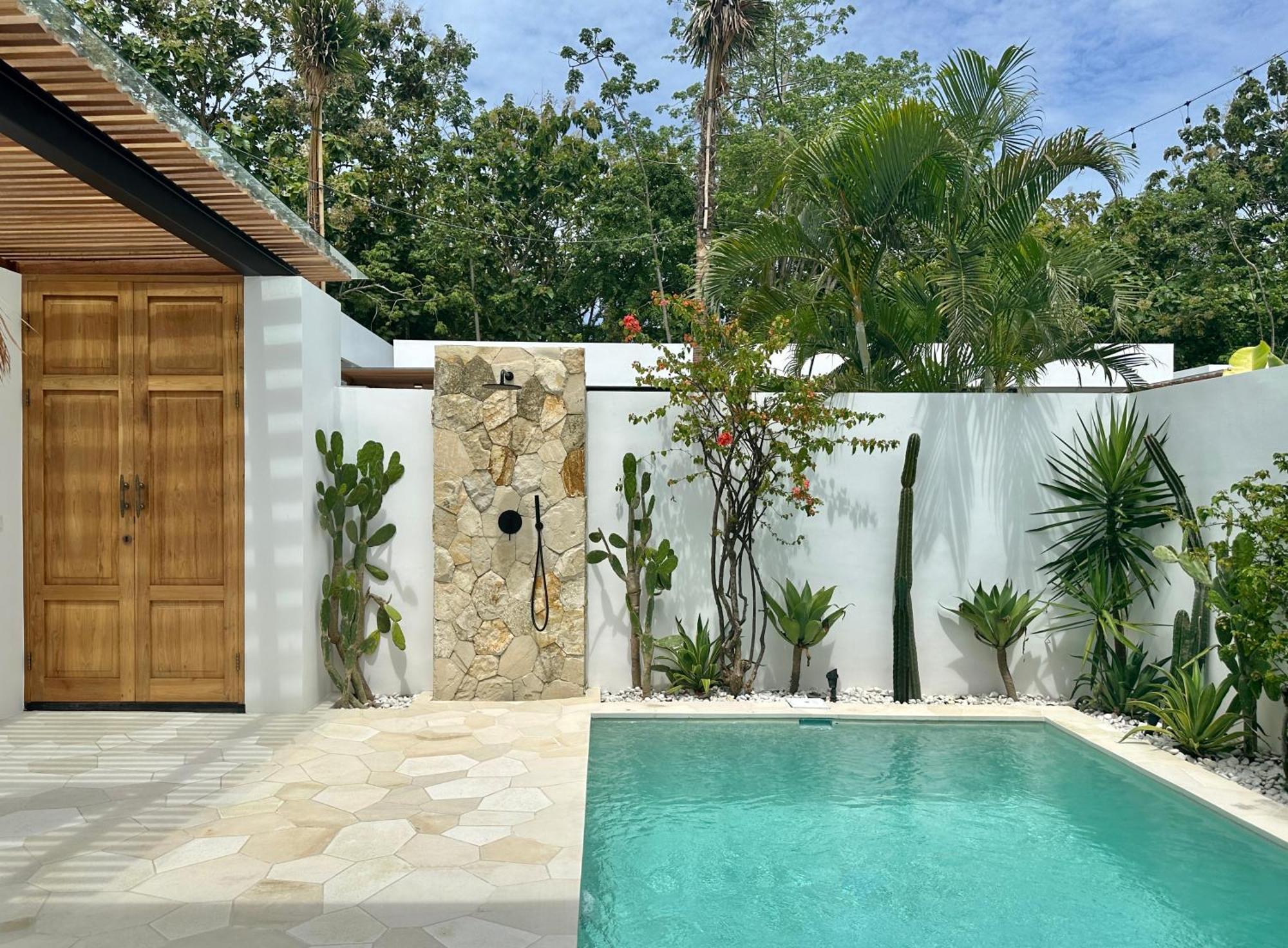The Suites By The Young Villas Uluwatu Kültér fotó